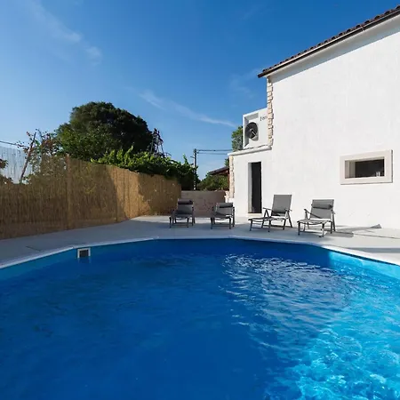 Rosa Kringa Holiday home Tinjan