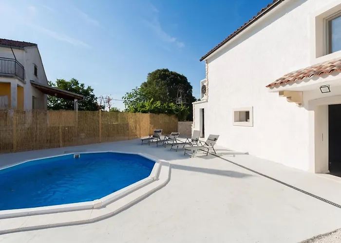 Rosa Kringa Vikendica *